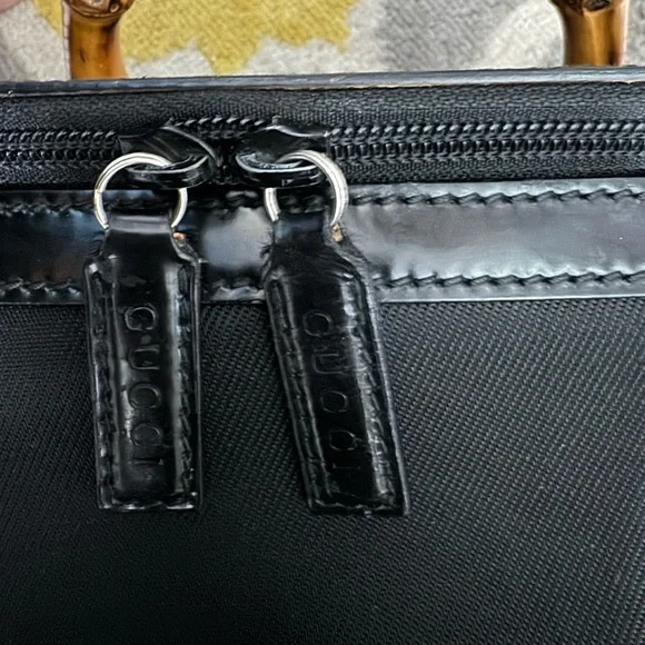 Vintage Gucci travel/makeup case with COA - Picture 4 of 11